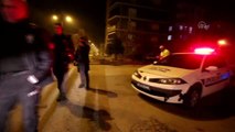 Uygulama yapan polis memuruna otomobil çarptı