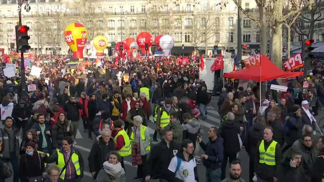 مظاهرات حاشدة في فرنسا رفضا لاصلاح أنظمة التقاعد والحكومة متسمكة بموقفها