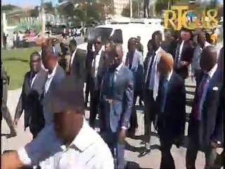 Jovenel Moïse remèt direktè depatmantal TPTC yo materyèl pou fè wout