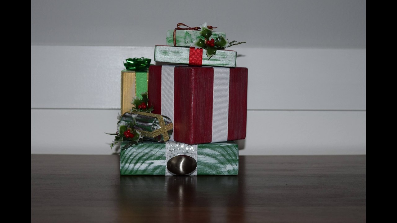 CHRISTMAS PRESENTS STOCKING HOLDER