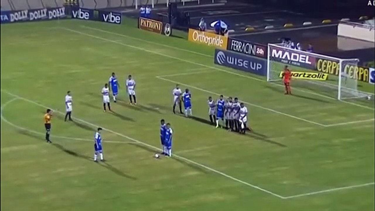 El golazo de falta más original de los últimos tiempos