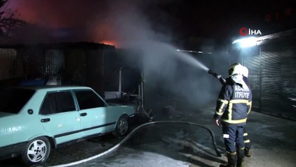 Oto kaportacıda yangın: 2 köpek telef oldu