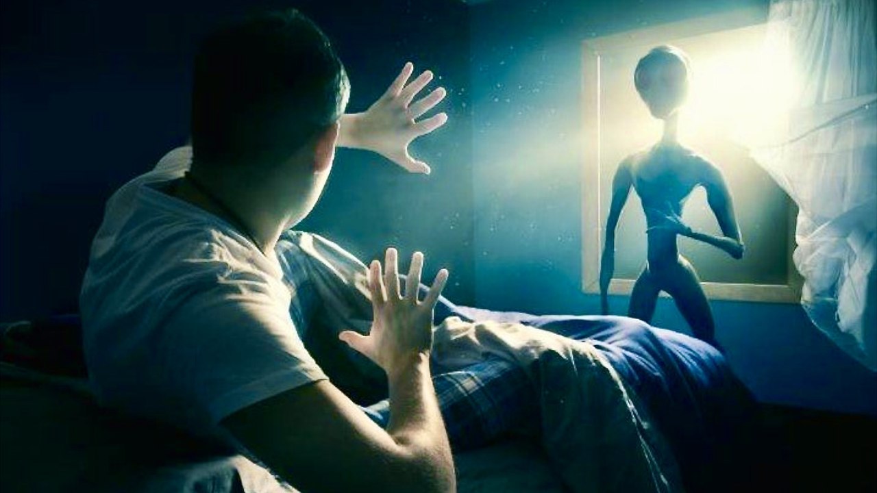 Alien Abduction Stock Illustration - Download Image Now - Adult, Alien, Alien  Abduction - iStock, image size:1280x720