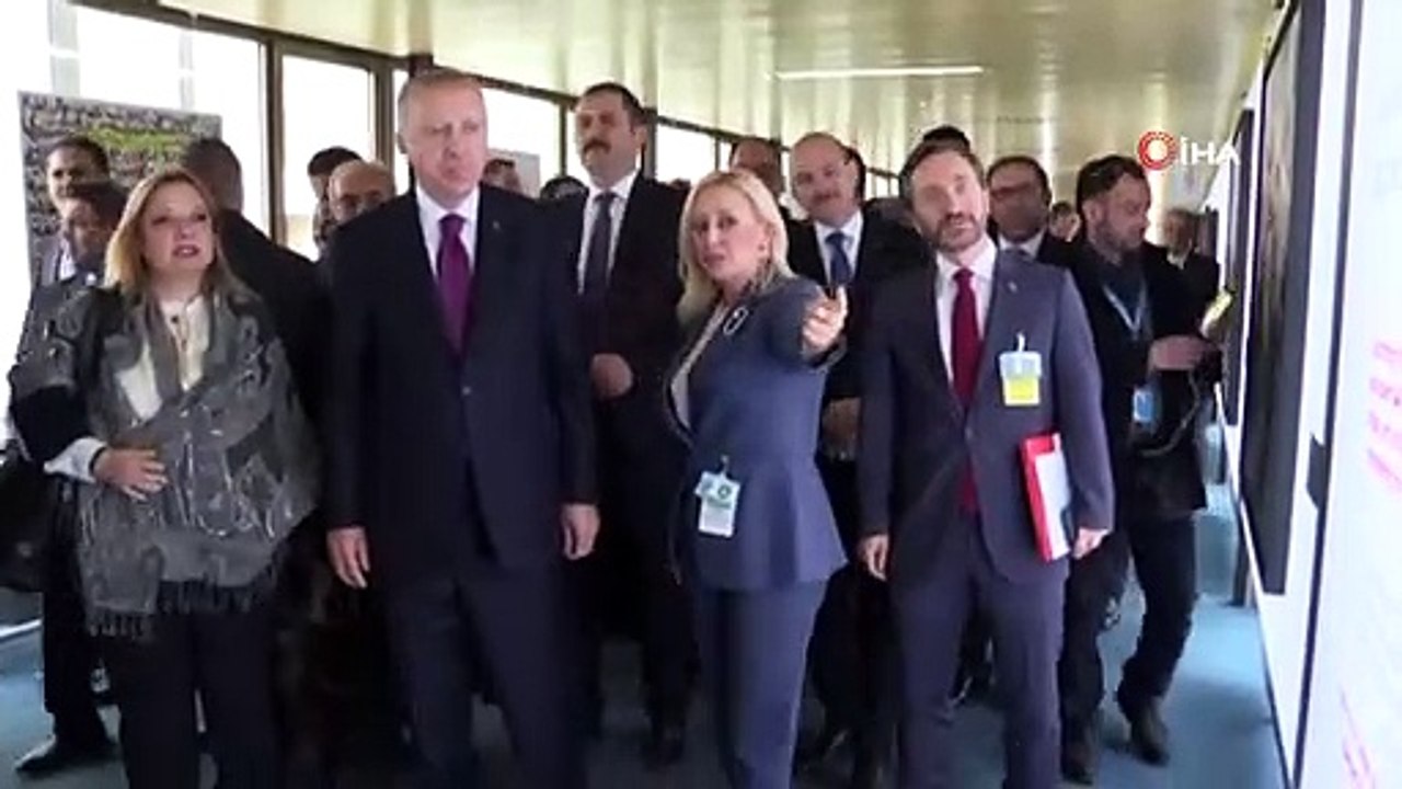 Cumhurbaşkanı Erdoğan,"Hayat Devam Ediyor, Sanat Devam Ediyor" Sergisini Gezdi