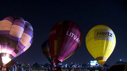 بالفيديو.. عرض المناطيد يزين سماء الدوحة