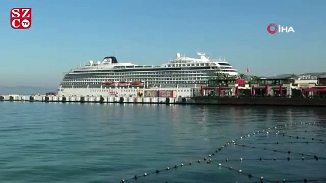 Dev yolcu gemisi Vikingler Kuşadası’nda