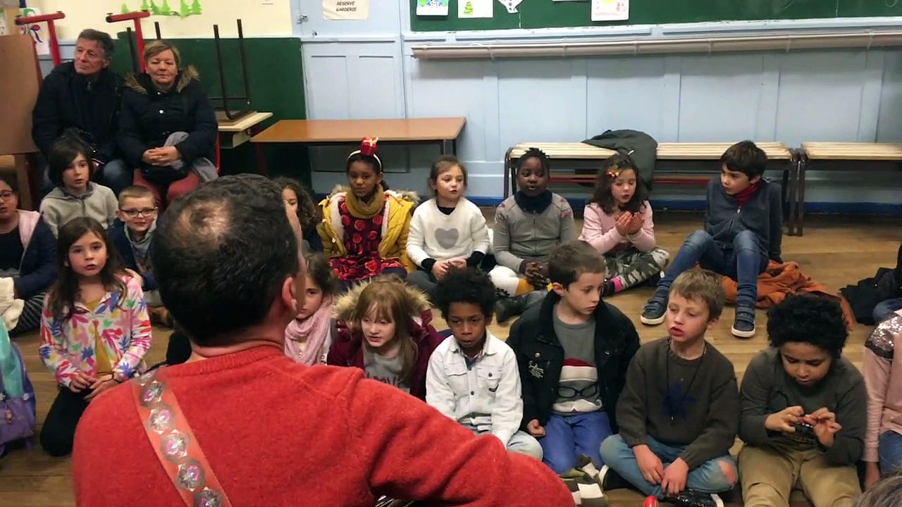 La fête de Noël à l'école du Rempart à Semur-en-Auxois (1/2)