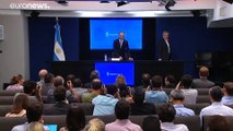 El Gobierno argentino eleva impuestos y tasa un 30 % la compra de dólares