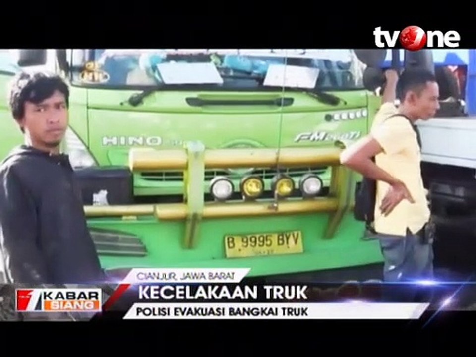 Truk Muatan Pasir Tabrak Ruko di Cianjur, 3 Tewas Tertimbun