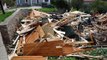 Muğla'nın Marmaris ilçesinde imara aykırı yapıların yıkımı sürüyor