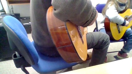 Petit Papa Noel Avec une élève de premier cycle