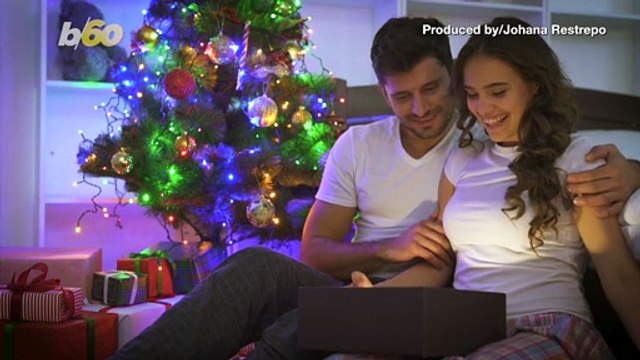 How Long Should You Wait Before Getting Someone You’re Dating Christmas Gifts?