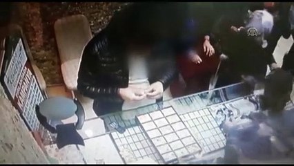 Kuyumcudan hırsızlık anı güvenlik kamerasında - İZMİR