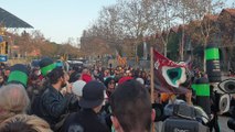 Protesta ante el Camp Nou por el uso de foam y pelotas de goma