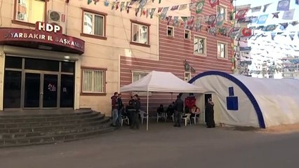 HDP önünde evlat nöbeti tutan ailelerin sayısı 60'a yükseldi