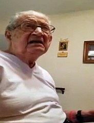 La respuesta ordinaria de este anciano al descubrir que tiene 98 años lo peta en las redes