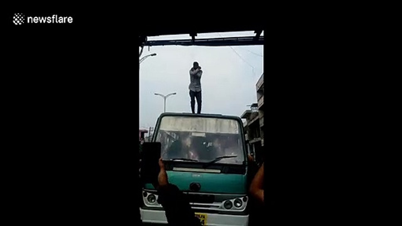 Locals force bus drivers to do squats atop bus for 'rash driving' in India