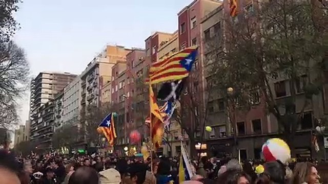 Gritos de independencia en uno de los accesos al Camp Nou