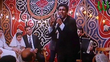 شوف كوميديا احمد ذكي و هو بيغني لعدويه