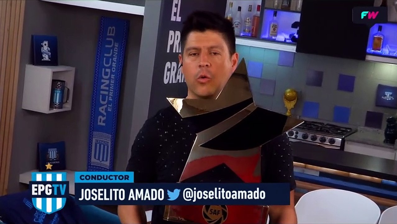 Editorial con el Trofeo de Campeones