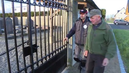 "Vigilantes de la memoria", voluntarios que custodian los cementerios judíos en Francia