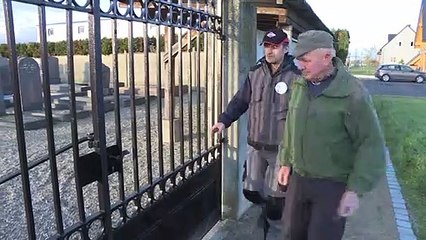 "Vigilantes de la memoria", voluntarios que custodian los cementerios judíos en Francia
