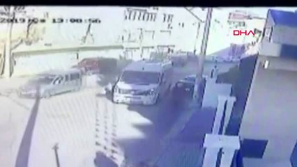 İzmir 9 yaşındaki çocuk servis minibüsünün altında kaldı