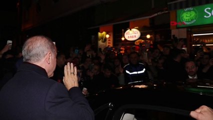 Erdoğan vatandaşlarla boza içti