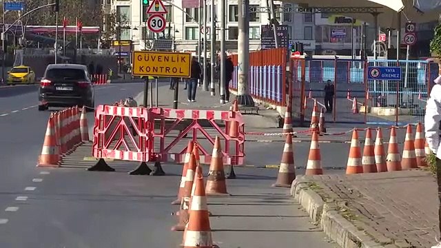 İstanbul'da kuvvetli lodos ! Deniz ulaşımı aksadı, fırtına çatıyı uçurdu