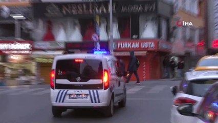 Eşini bıçakla öldürdü, polis ekiplerine teslim oldu