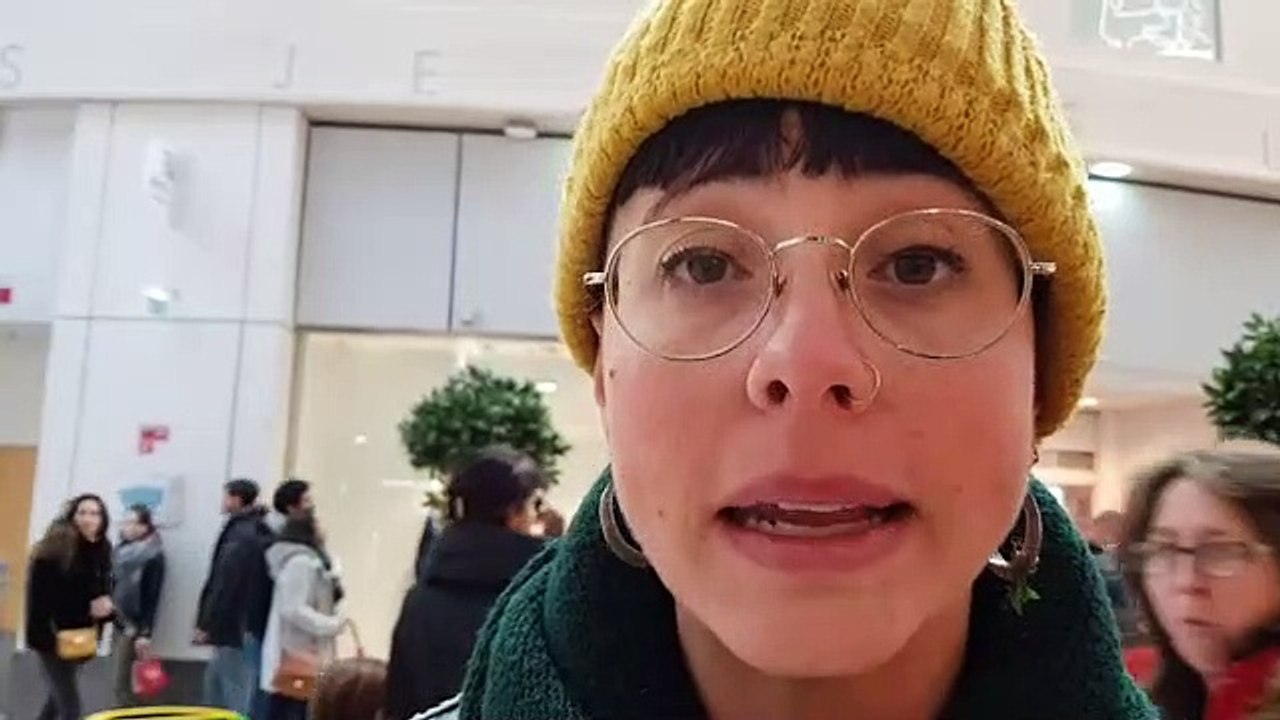 Extinction-Rebellion bloque le centre commercial Courier à Annecy : les explications d'une manifestante