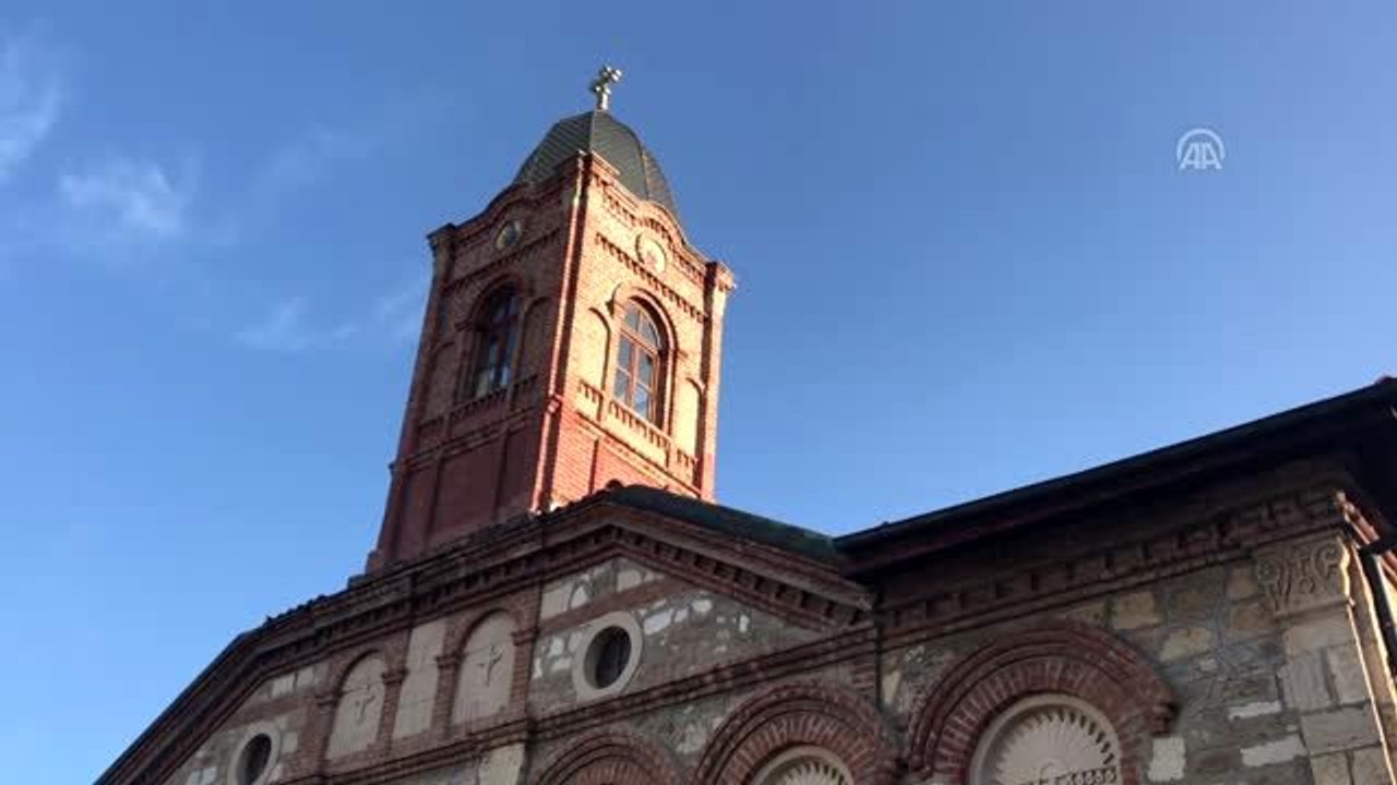 Sveti Georgi Kilisesi'nde Noel Ayini düzenlendi