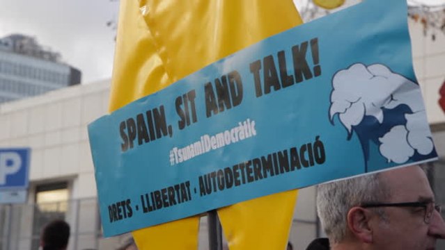 VIRAL: Football: Protestors gather ahead of El Clasico