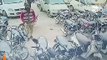 बैंक के बाहर से नकाबपोश युवक बाइक चोरी कर हुआ फरार, सीसीटीवी में कैद
