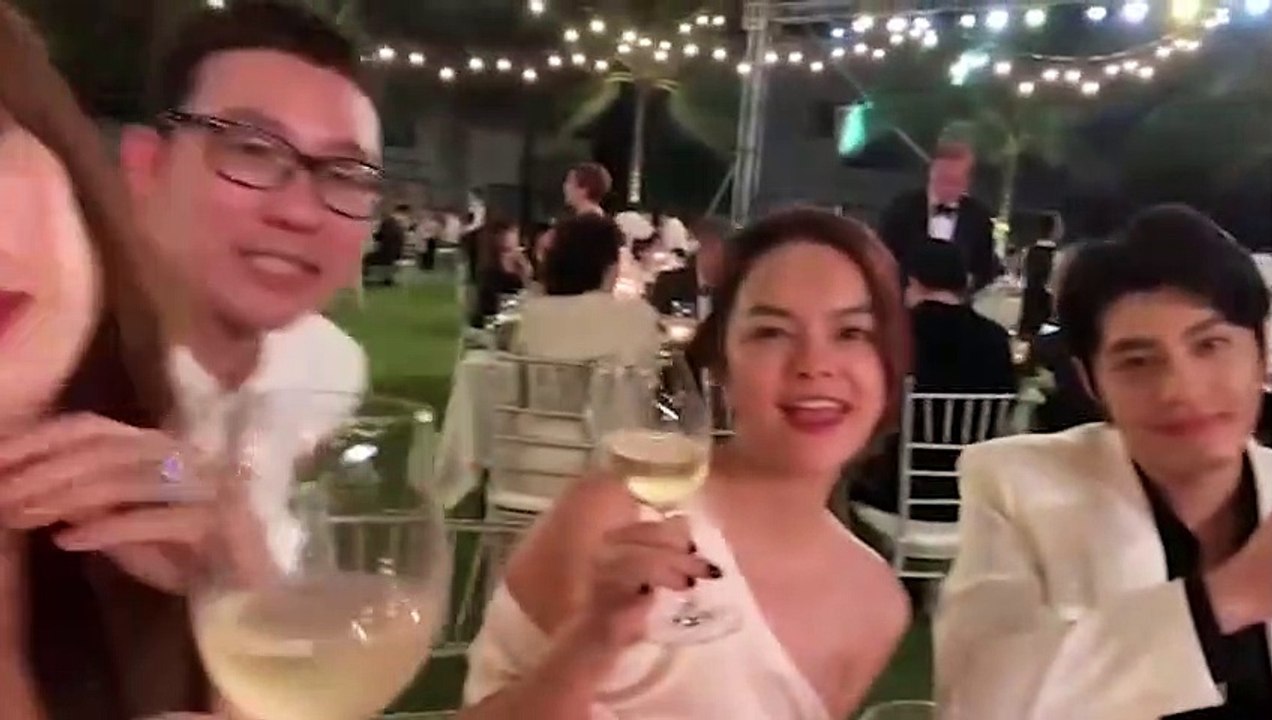 gil và hoàng thuỳ linh ngồi cạnh đám cưới