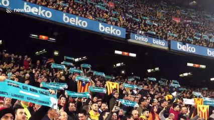 Tải video: Pro-Catalan independence protesters interrupt Barcelona-Real Madrid game in Catalonia