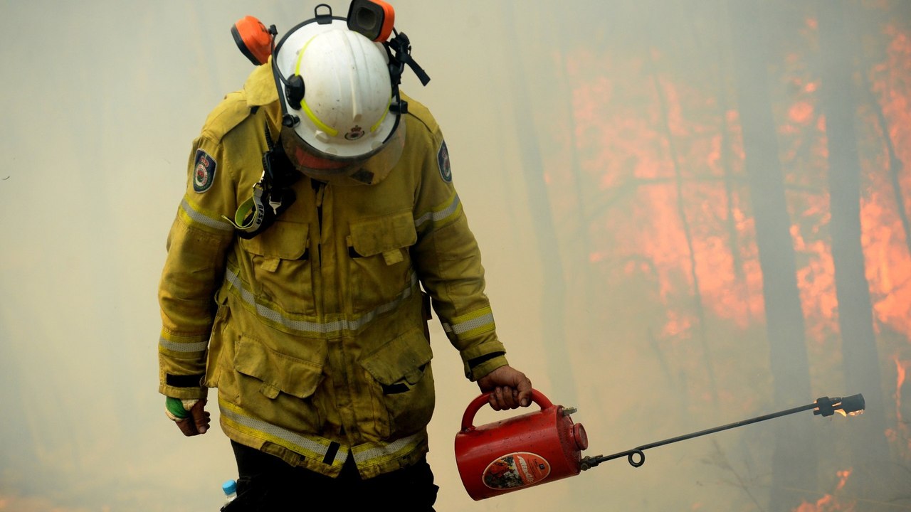 Australia declares state of emergency as heatwave fans bushfires