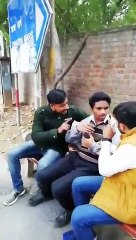 டெல்லி பல்கலையில் கேரள மாணவனை டார்ச்சர் செய்யும் ஏபிவிபி மாணவர்கள்... வீடியோ