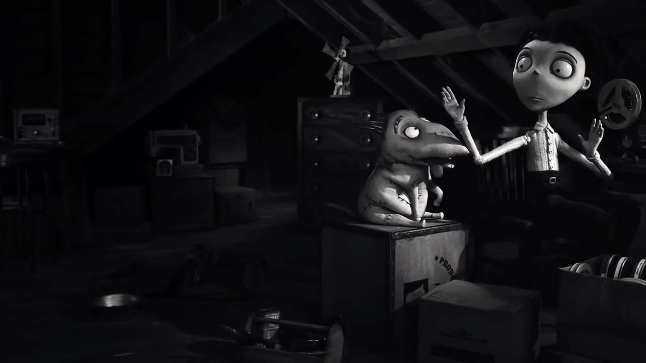 Frankenweenie Short : Captain Sparky Vs The Flying Saucers