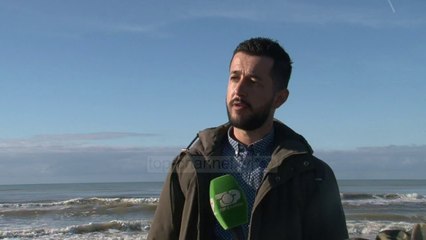 Plazhi që nuk është më, deti “përpin” bregun në fshatin Poro