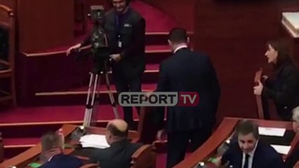 Report TV - Deputetit Tom Doshi i thyhet karrigia