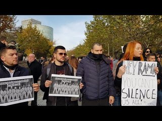 Protesta e gazetareve para Kuvendit "Mos ma prek fjalen"