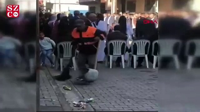 Kendini ritme kaptırdı, hem oynadı hem temizledi