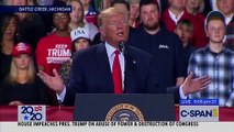 ¡Feo, muy feo!: Trump se burla así del fallecido esposo de una demócrata que votó a favor del 'impeachment'