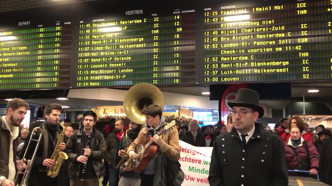 Action de la CGSP-CHEMINOTS de Bruxelles: un faux cortège funéraire