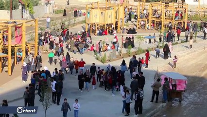 سوريون يهدون  الأتراك حديقة في مدينة الريحانية - حقيبة سفر