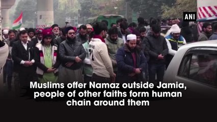 Muslims offer Namaz outside Jamia, people of other faiths form human chain around them