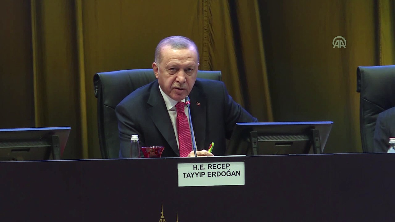 Erdoğan: 'Diyorlar ki 'terörizmle mücadele etmemiz lazım.' Nasıl teröristle mücadele edeceğiz? Lafla terörle mücadele olmaz, icraatla olur' - KUALA LUMPUR