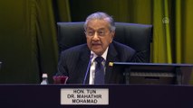 Mahathir: 'Eğer kendi teknolojimizi yaratıp geliştirmeye başlamazsak sürekli diğer gelişmiş ülkelerin hızına yetişmeye uğraşacağız' - KUALA LUMPUR