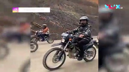 Gaya Jokowi Jajal Jalur Perbatasan RI-Malaysia Pakai Moge